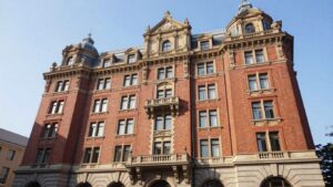Rendezvous Hotel Melbourne facade on Flinders Street.